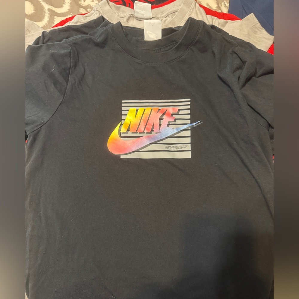 Youth large/xl lot of Nike tshirts w/1 sweatshirt